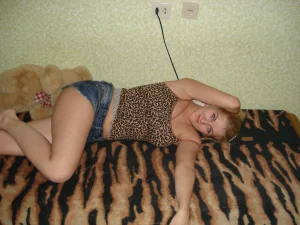 85-busty-blonde-girlfriend