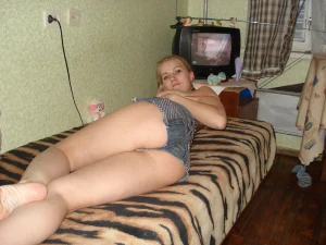 93-busty-blonde-girlfriend