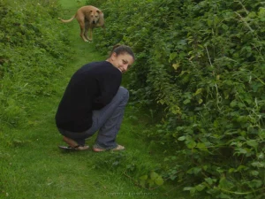 26-chick-in-forest-getting-nude