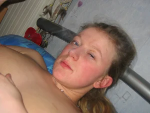 28-chick-shows-her-tits