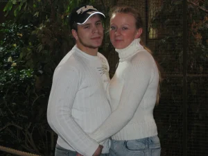 34-chick-shows-her-tits