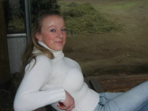 37-chick-shows-her-tits