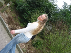 38-chick-shows-her-tits