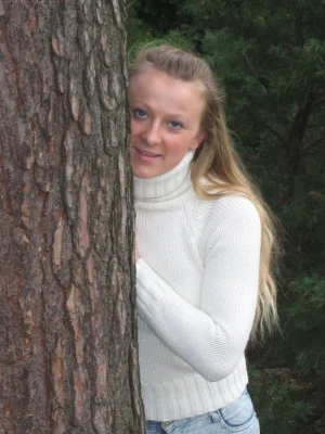 40-chick-shows-her-tits