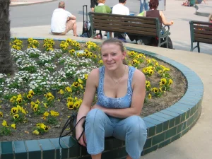 44-chick-shows-her-tits