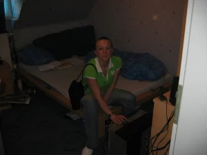 46-chick-shows-her-tits