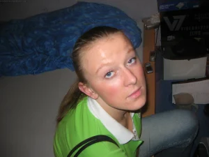 47-chick-shows-her-tits