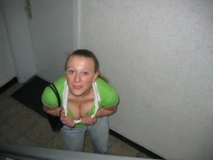 48-chick-shows-her-tits