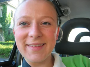 52-chick-shows-her-tits