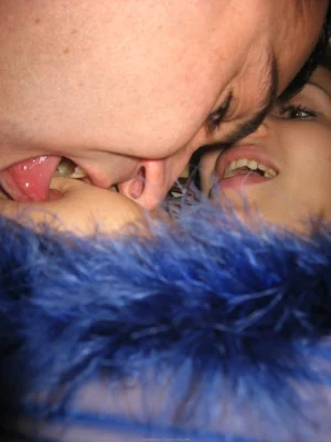 18-couple-sharing-love