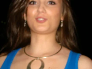 10-cute-babe-doing-blowjob