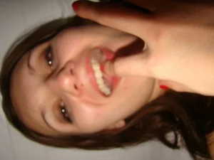 28-cute-babe-doing-blowjob