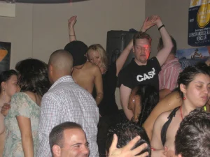 03-drunk-gfs-at-the-party