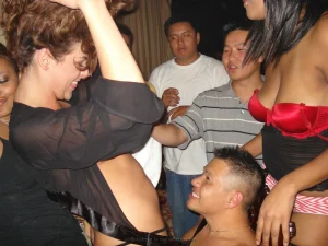 34-drunk-gfs-at-the-party