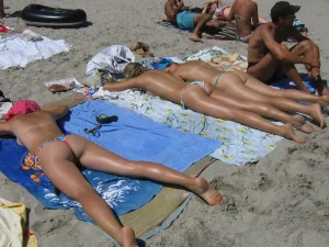 04-erotic-gfs-on-the-beach