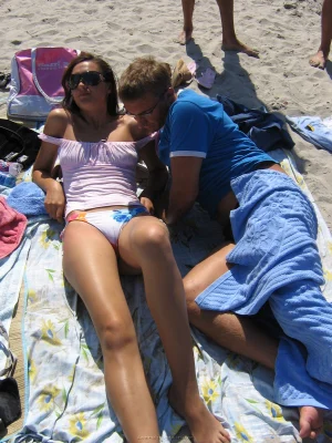 27-erotic-gfs-on-the-beach