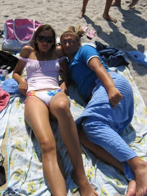 28-erotic-gfs-on-the-beach