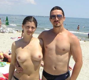 30-erotic-gfs-on-the-beach