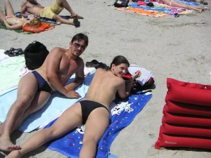 33-erotic-gfs-on-the-beach