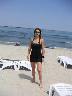 34-erotic-gfs-on-the-beach