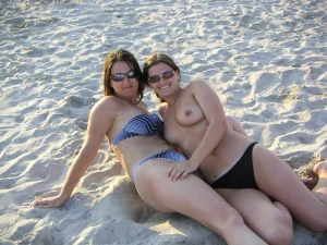 40-erotic-gfs-on-the-beach