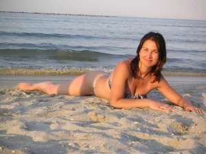 43-erotic-gfs-on-the-beach