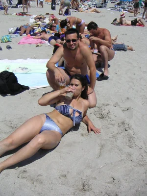 45-erotic-gfs-on-the-beach