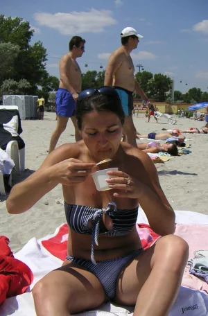 46-erotic-gfs-on-the-beach