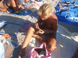 17-family-on-nude-beach