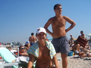 24-family-on-nude-beach