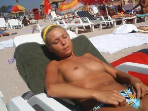 27-family-on-nude-beach