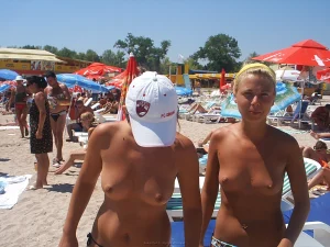 29-family-on-nude-beach