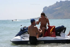 08-gf-adores-water-scooter