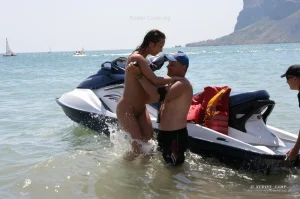 09-gf-adores-water-scooter