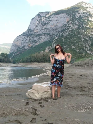 09-gf-shows-her-body