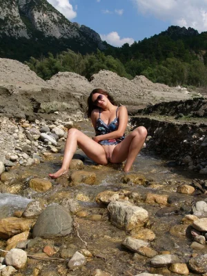 13-gf-shows-her-body