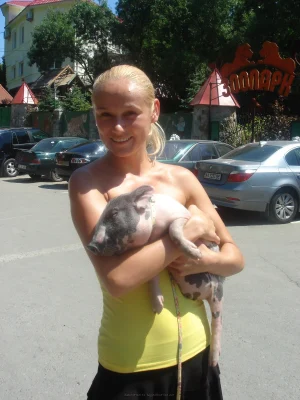 26-gf-shows-her-body