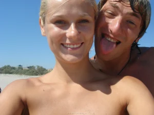 28-gf-shows-her-body