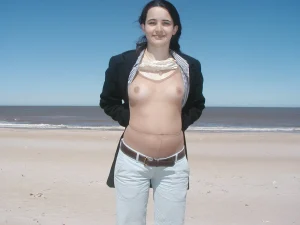 41-gf-shows-her-hairy-pussy