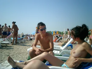 09-gfs-rest-on-the-beach-topless