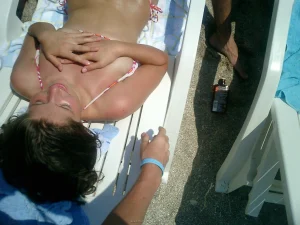 11-gfs-rest-on-the-beach-topless