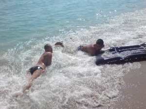 21-gfs-rest-on-the-beach-topless