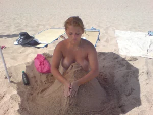 24-gfs-rest-on-the-beach-topless