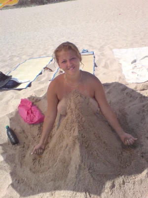 26-gfs-rest-on-the-beach-topless