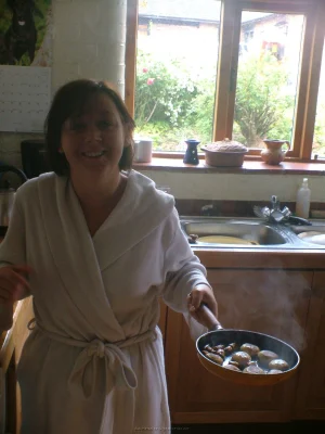 02-gfs-show-their-pussy