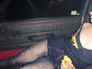 21-girl-likes-to-fuck-in-the-car