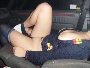 22-girl-likes-to-fuck-in-the-car