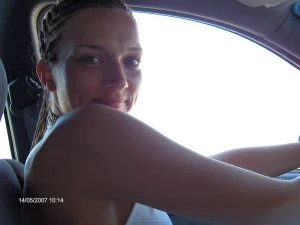 13-glamour-gf-wears-bikini