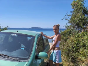 15-glamour-gf-wears-bikini