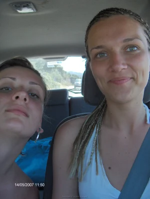 16-glamour-gf-wears-bikini